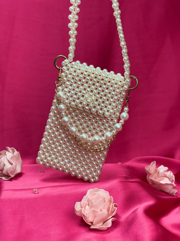 Elegant Pearl Clutch with Gold Chain Strap (Skin)